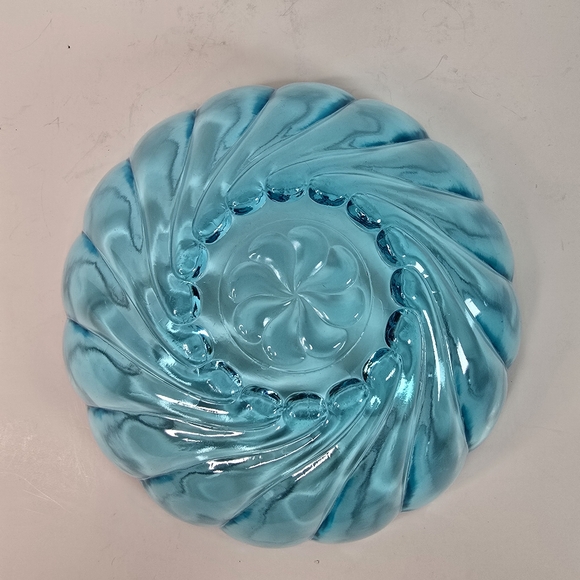 Sea blue clear glass swirl shell bowl 9"_ - Picture 3 of 6